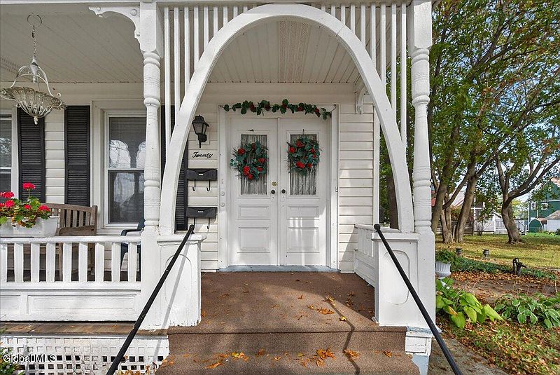 2nd image of 20 Saratoga Avenue