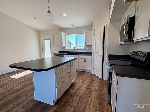 2nd image of 3413 Glacier Dr