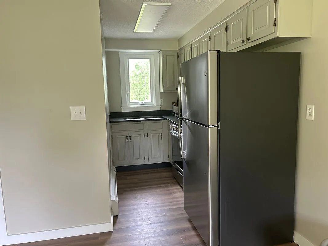1 bed, 1.0 bath, 700 sqft, $2,200 — Photo 2