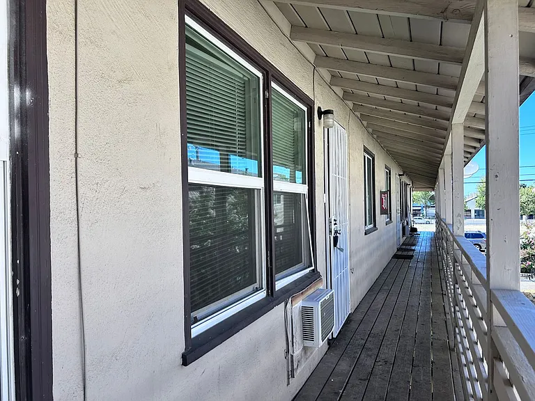 1017 Lochbrae Rd — Photo 10