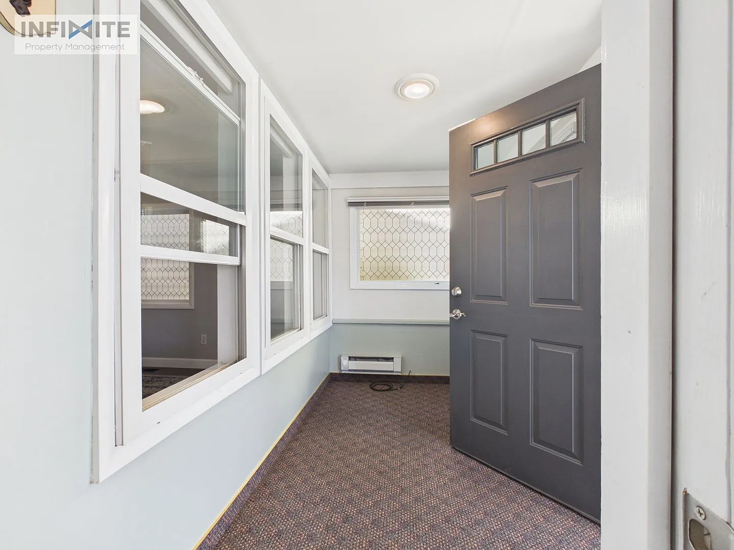 2 Bedroom in Anaconda with Bonus Room! — Photo 2