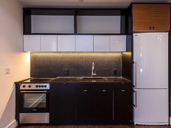 2nd image of 192 Hawthorne St APT 1R