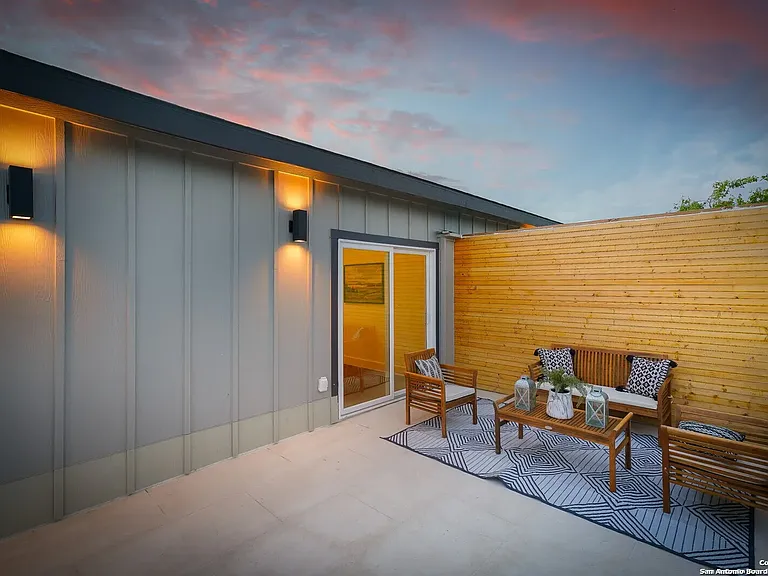 511 S Olive St #102 — Photo 19