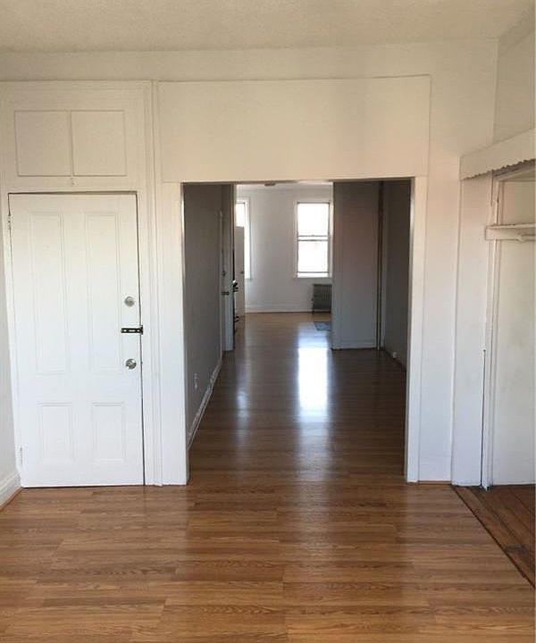 2nd image of 790 Manhattan Ave APT 3R