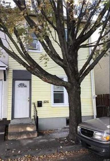 1st image of 526 Park St