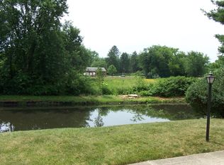 721 W 65th St APT 1, Westmont, IL 60559