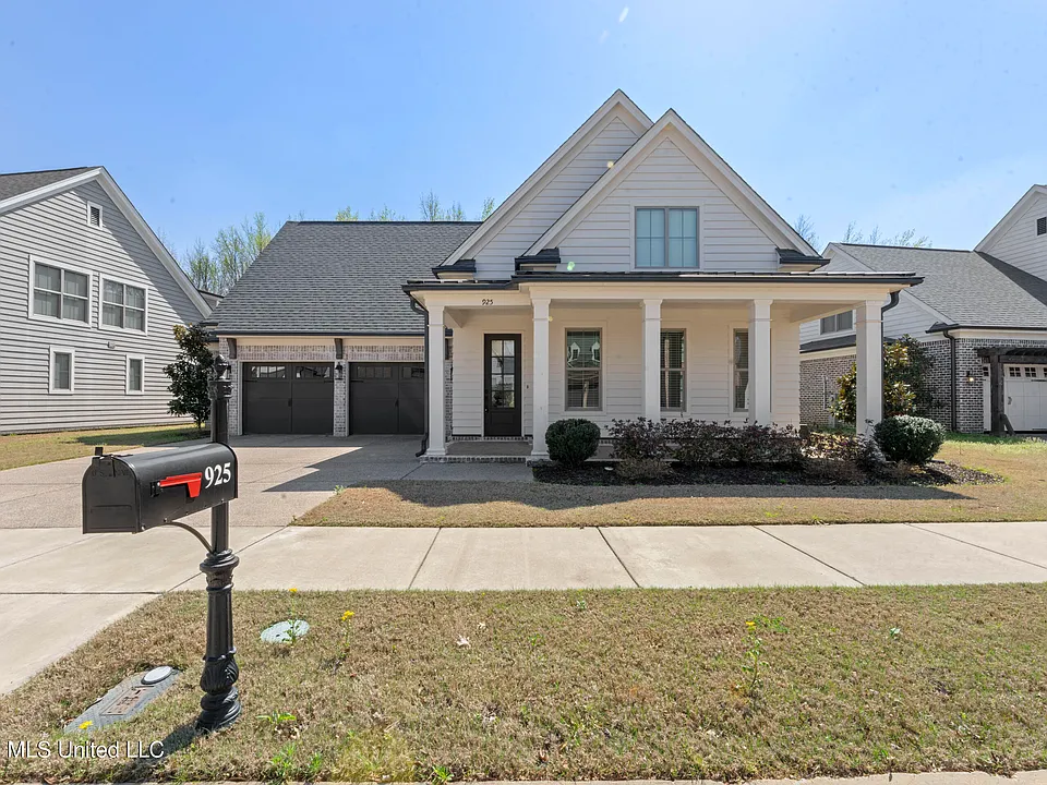 925 Cypress Vine Cv