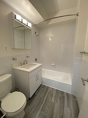 3rd image of 157 E 57th St APT 12D