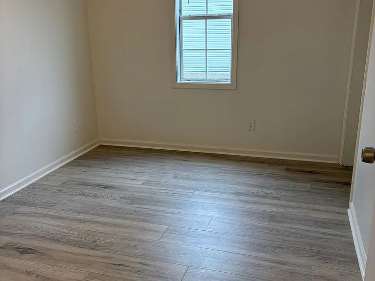 2102B Clark St — Photo 5