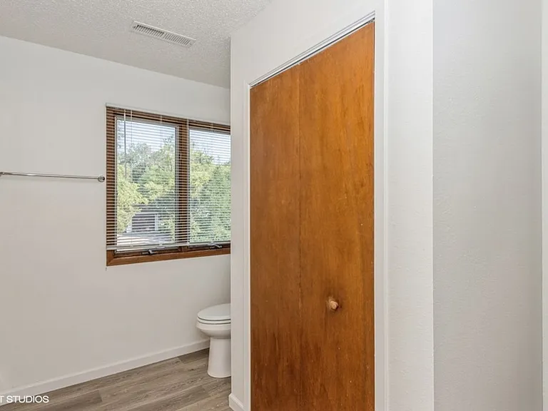 1359 Southview Cir — Photo 14