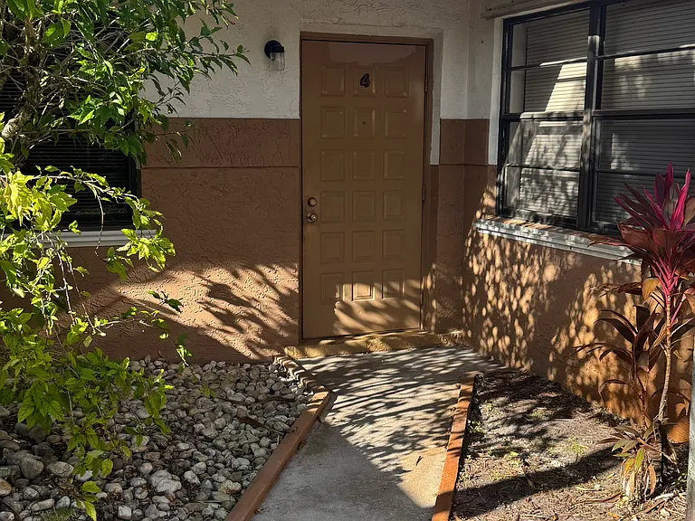 4181 SW 20th St #4 — Photo 3
