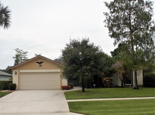 914 Lemongrass Ln, Wellington, FL 33414