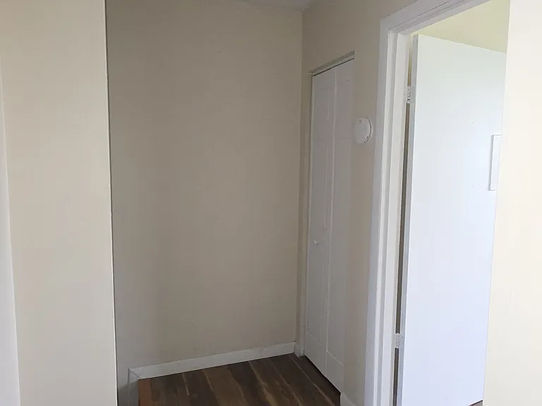 320 Hubbard St — Photo 4