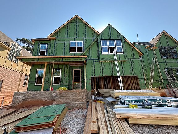 5th image of 916 Marilyn Dr