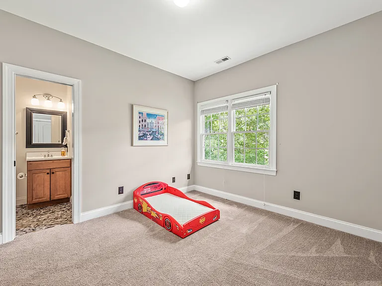 405 Pondview Ct — Photo 21