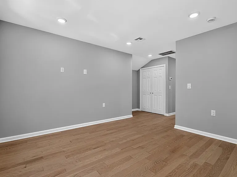74 W 52nd St #2 — Photo 4