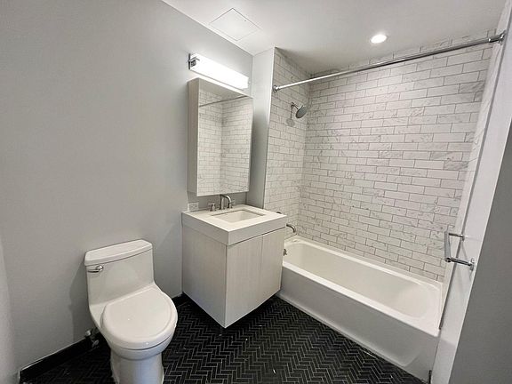 5th image of 555 Waverly Ave #4NM