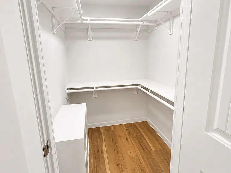 1139 Powell Ave — Photo 9