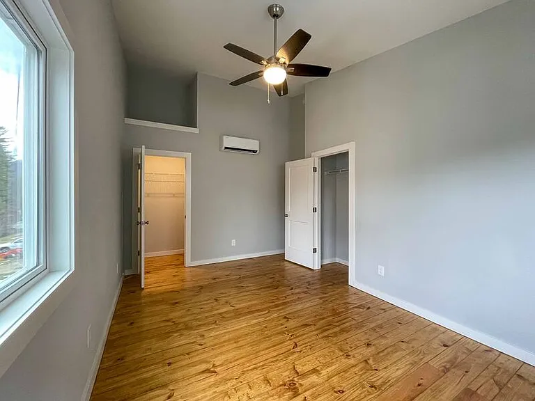 56 W Cascade St — Photo 12