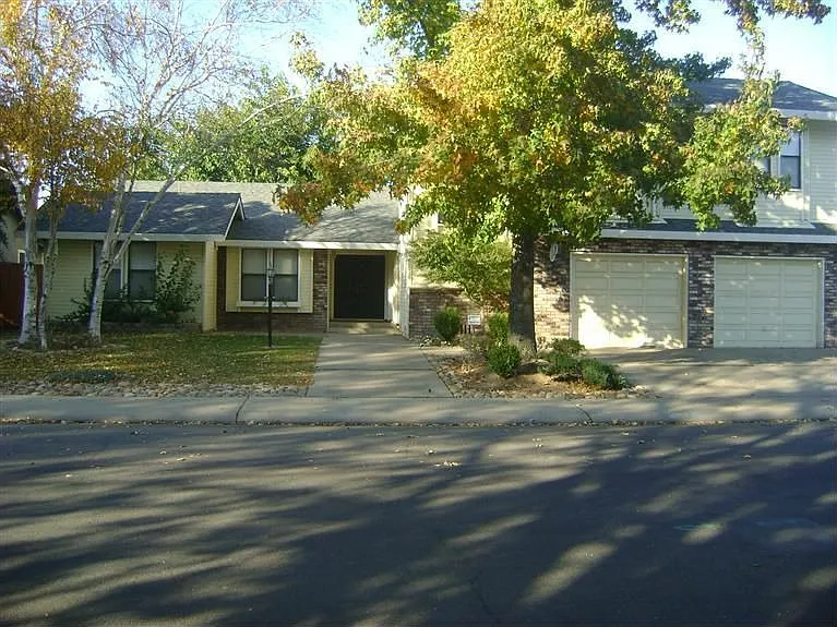 2013 Sandpoint Dr photo 1