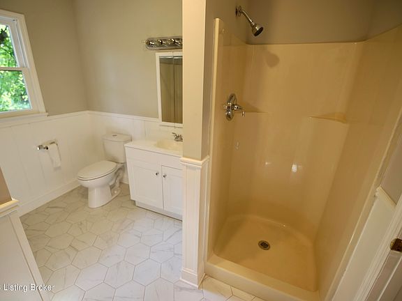 5th image of 2613 Lakeside Dr