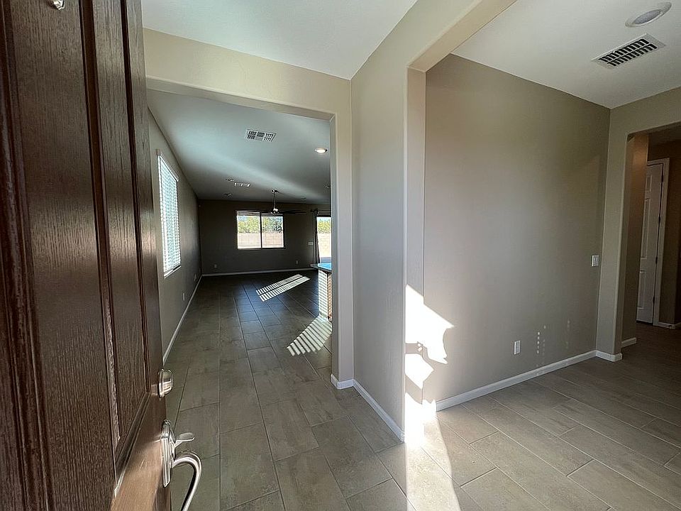 1st image of 2922 W Chalfont Dr