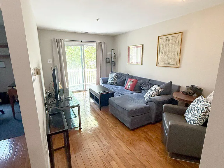 63 Foxglove Dr — Photo 8