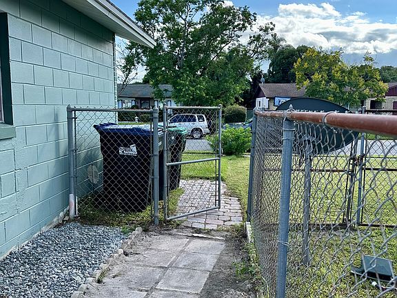 3rd image of 10331 Cedarhurst Ave #1