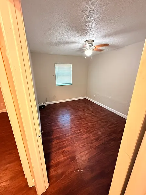 1037 E Tucker St — Photo 3