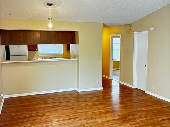 5th image of 10706 Meadow Lea Dr