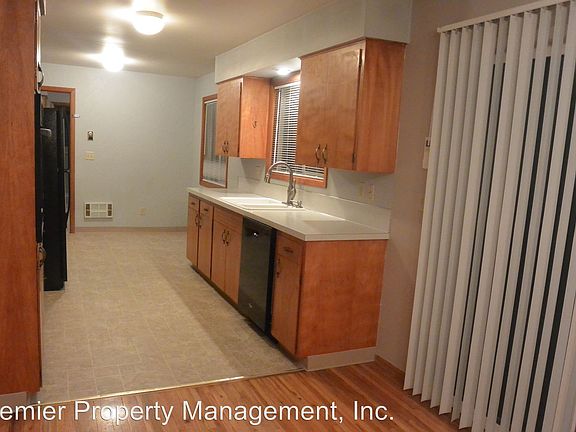 5th image of 10612 NE Crest Ave