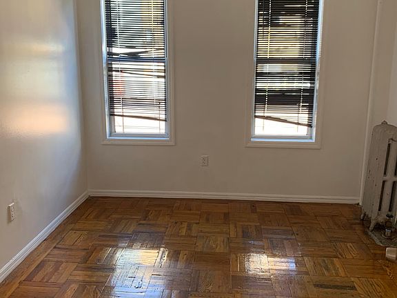5th image of 1131 Manor Ave