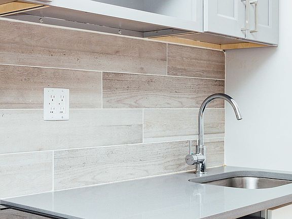 5th image of 173 Jefferson Ave #2