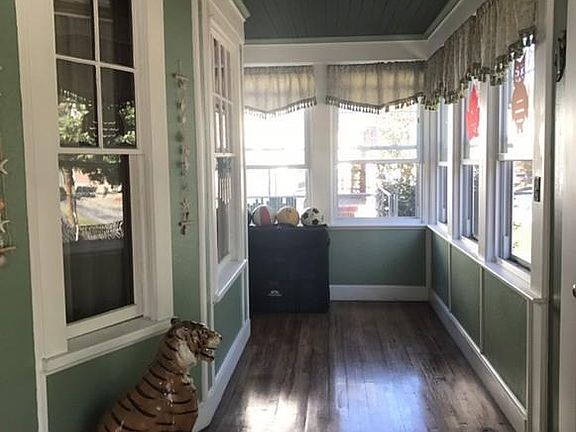 5th image of 28 Oakwood Ave