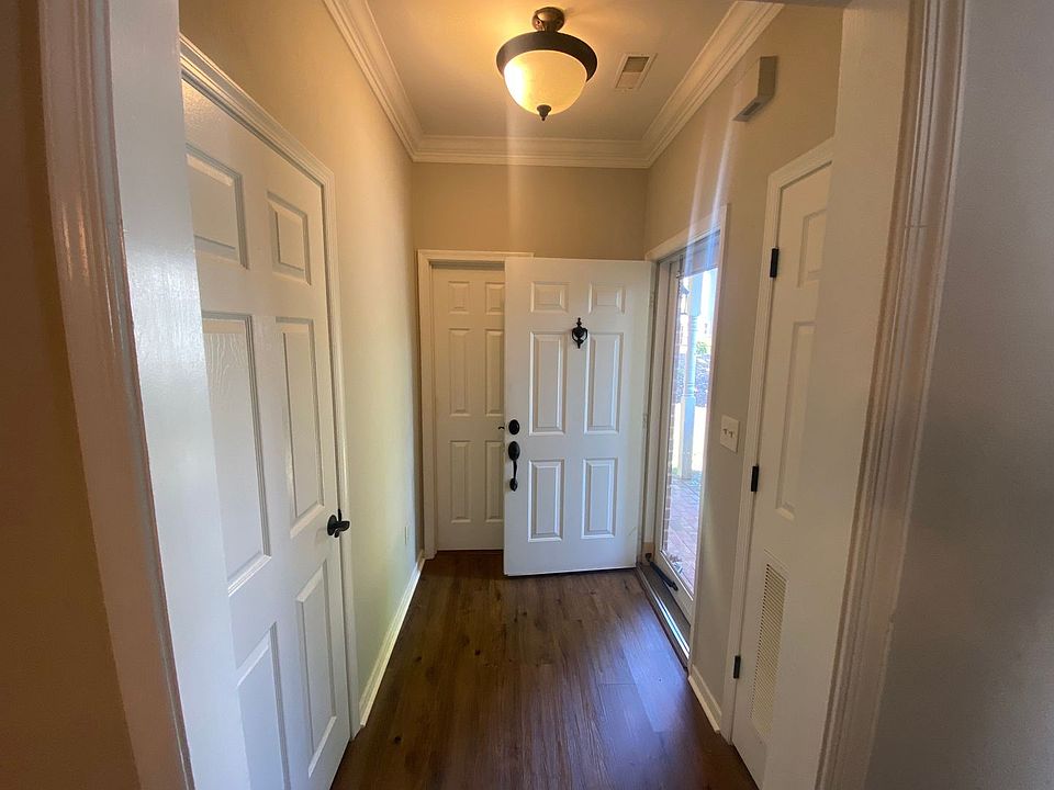 1st image of 4132 Bush Lake Dr