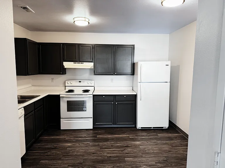 Cambridge Cove — Photo 17