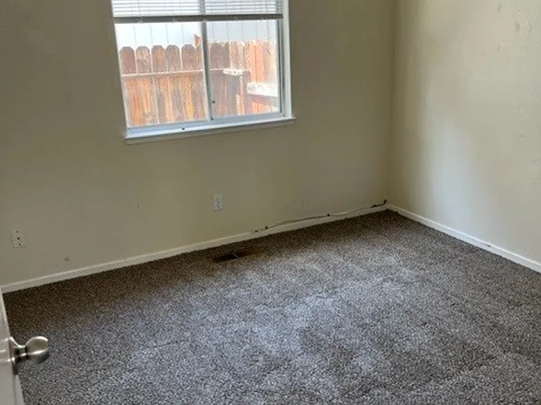 7635 Devonshire Ln — Photo 6