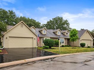 940 Lansdowne Ct, Brookfield, WI 53045