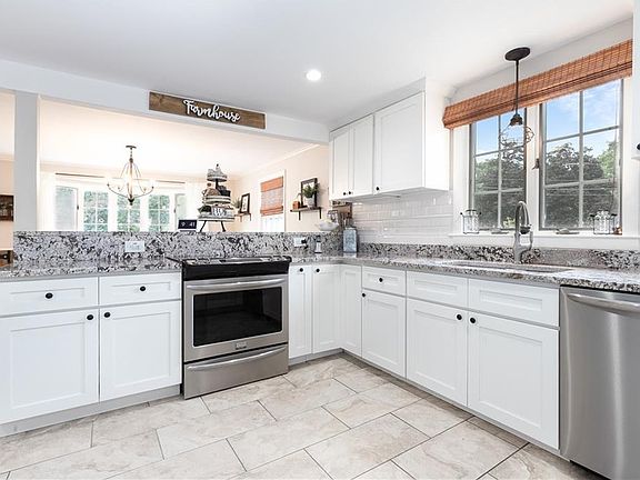 3rd image of 793 Namquid Dr