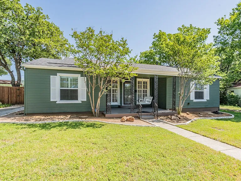 2157 W Lotus Ave — Photo 33