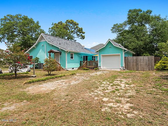 3rd image of 1101 E Oak Island Drive