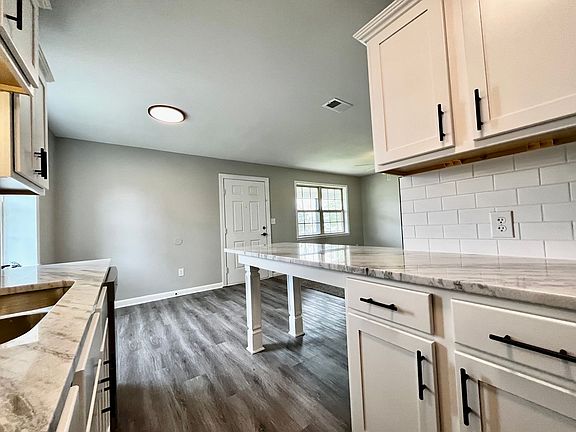 3rd image of 409 E Park Ave APT 14