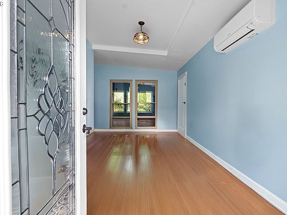 5th image of 404 Chinook Ave