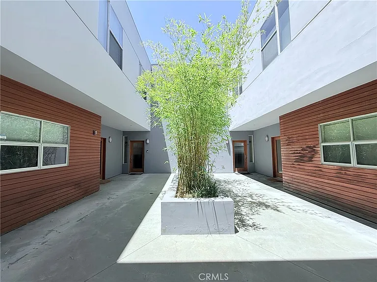 12908 Bloomfield St #103 — Photo 4