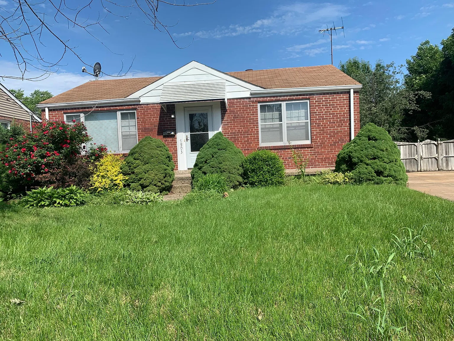 7803 Parkwood Dr photo 1