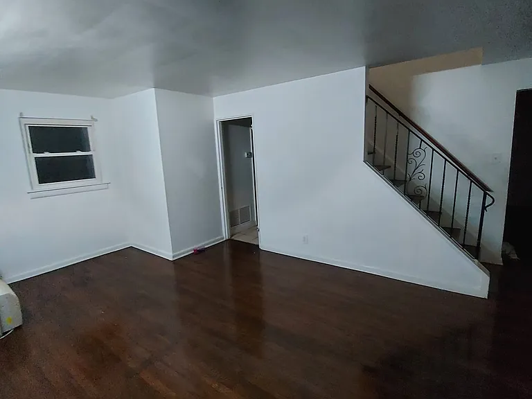 462 Liberty Ave — Photo 2