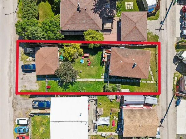 1221 S 1st Ave, Canmore, AB T1W 1M5