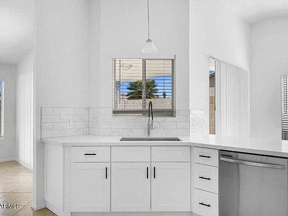 5th image of 649 E PALOMINO Drive