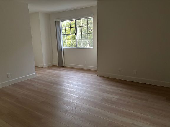 5th image of 576 E Verdugo Ave APT G