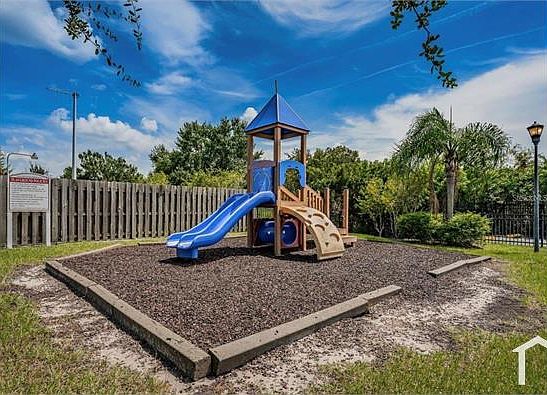 5th image of 6410 Hollydale Pl Unit 102